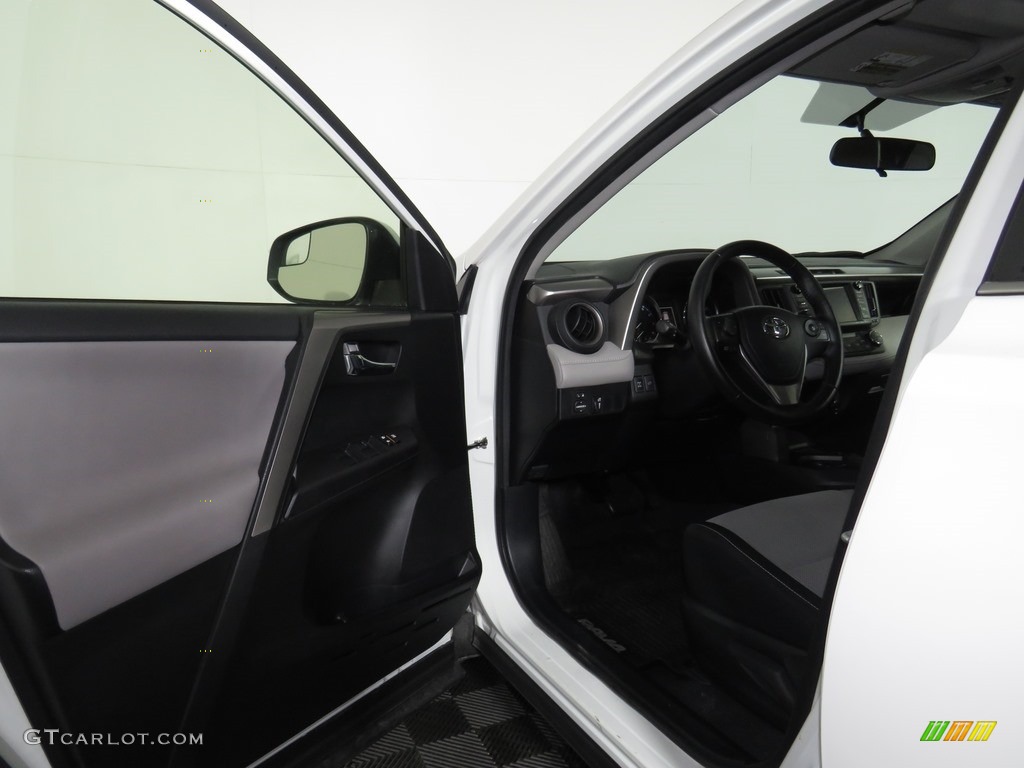 2016 RAV4 XLE - Super White / Ash photo #11