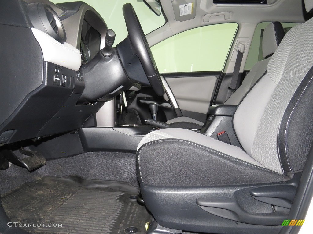 2016 RAV4 XLE - Super White / Ash photo #12