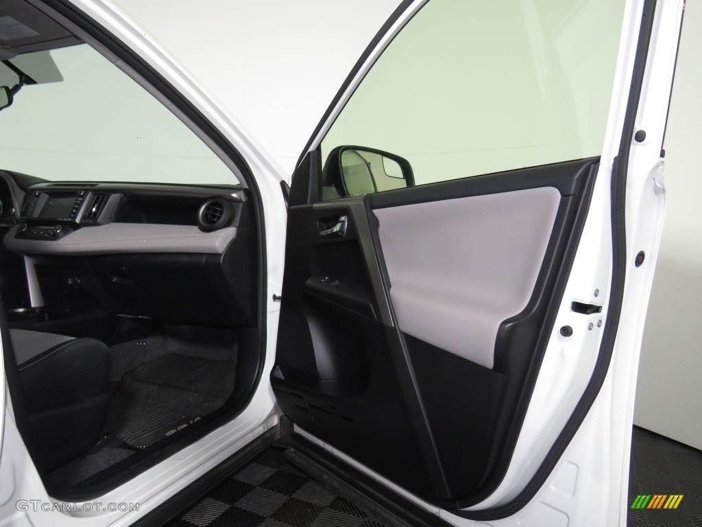 2016 RAV4 XLE - Super White / Ash photo #14