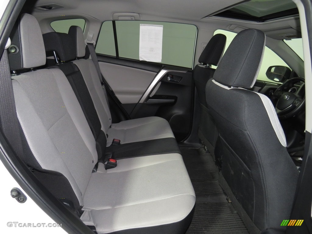 2016 RAV4 XLE - Super White / Ash photo #15