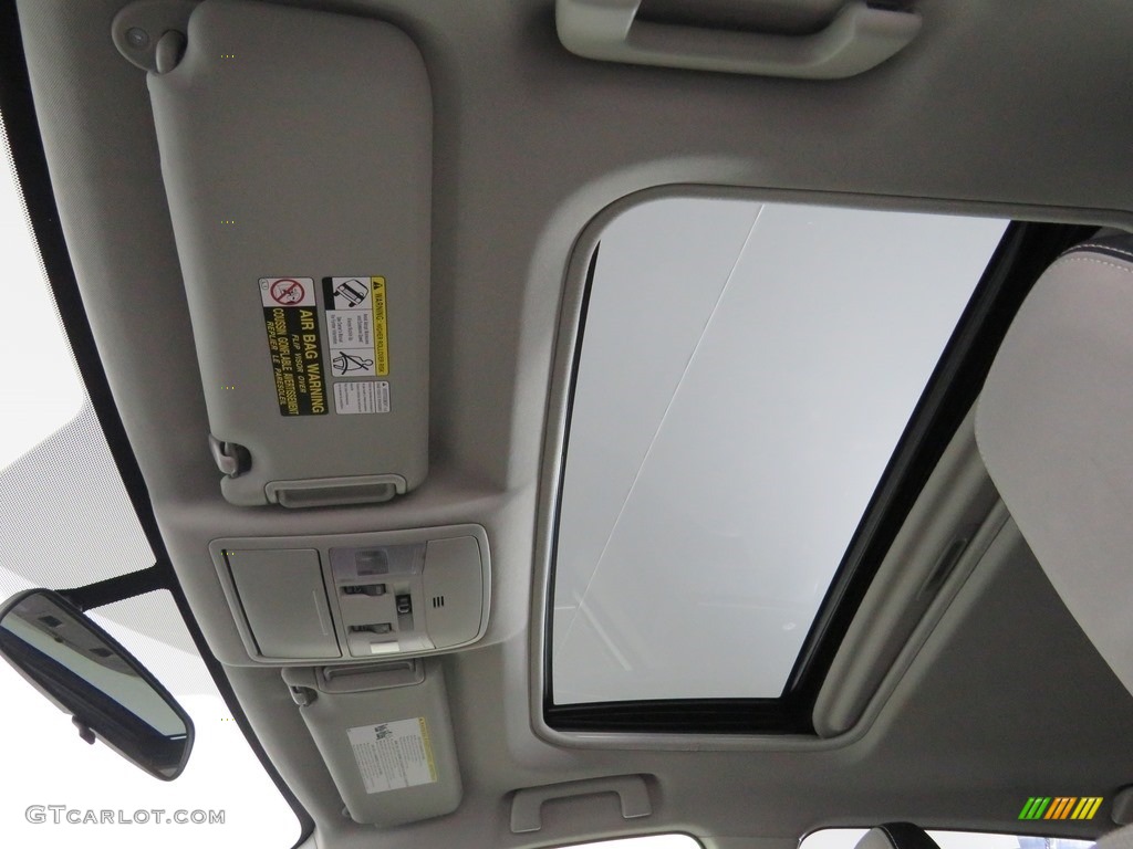 2016 RAV4 XLE - Super White / Ash photo #18