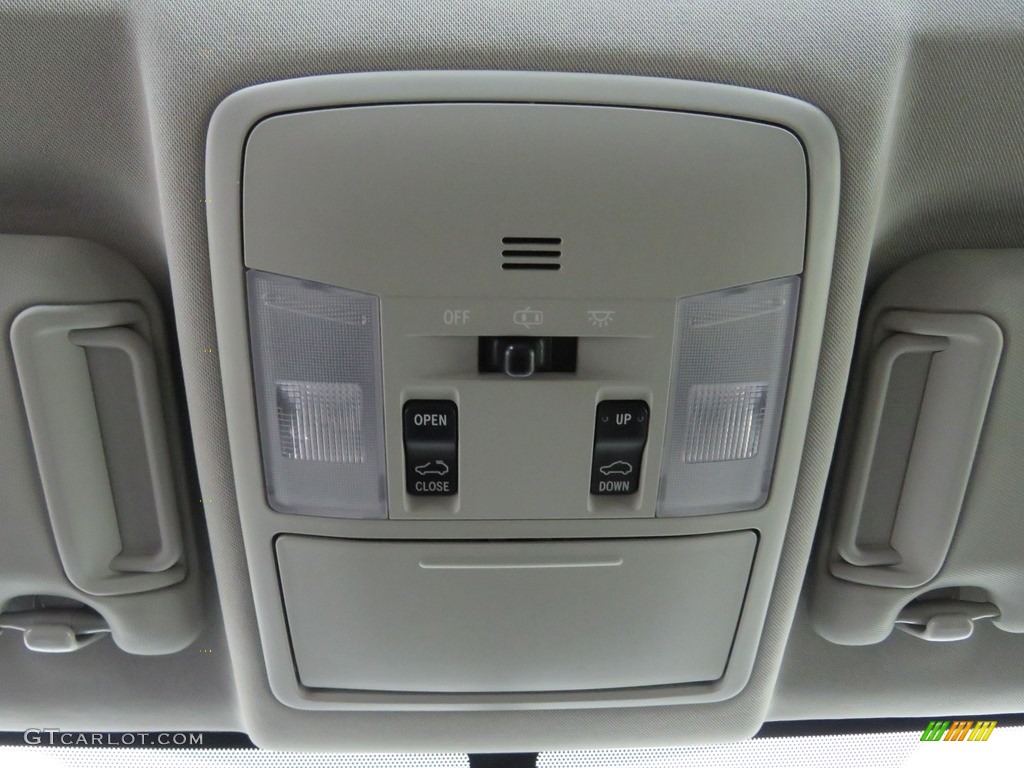 2016 RAV4 XLE - Super White / Ash photo #19