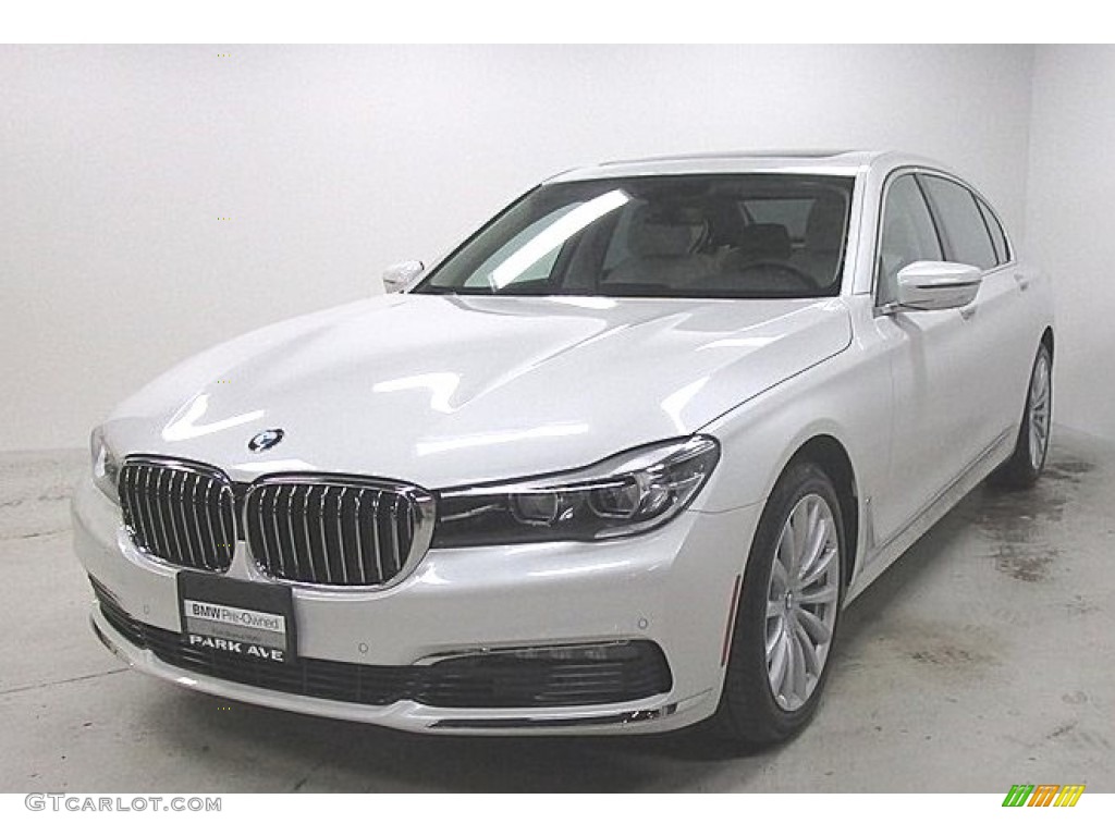 2018 7 Series 740i xDrive Sedan - Alpine White / Ivory White/Black photo #1