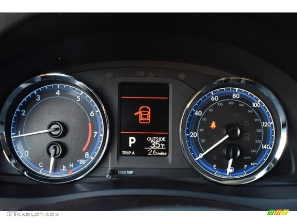 2019 Toyota Corolla LE Gauges Photos