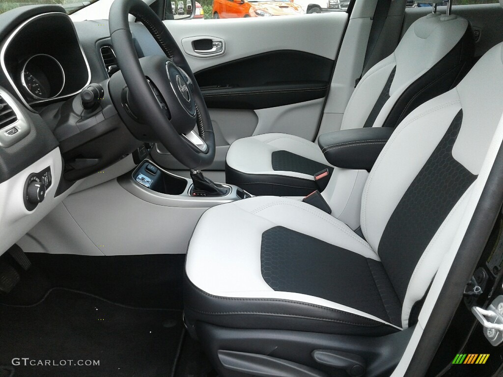 Black/Ski Gray Interior 2019 Jeep Compass Latitude Photo #131999465