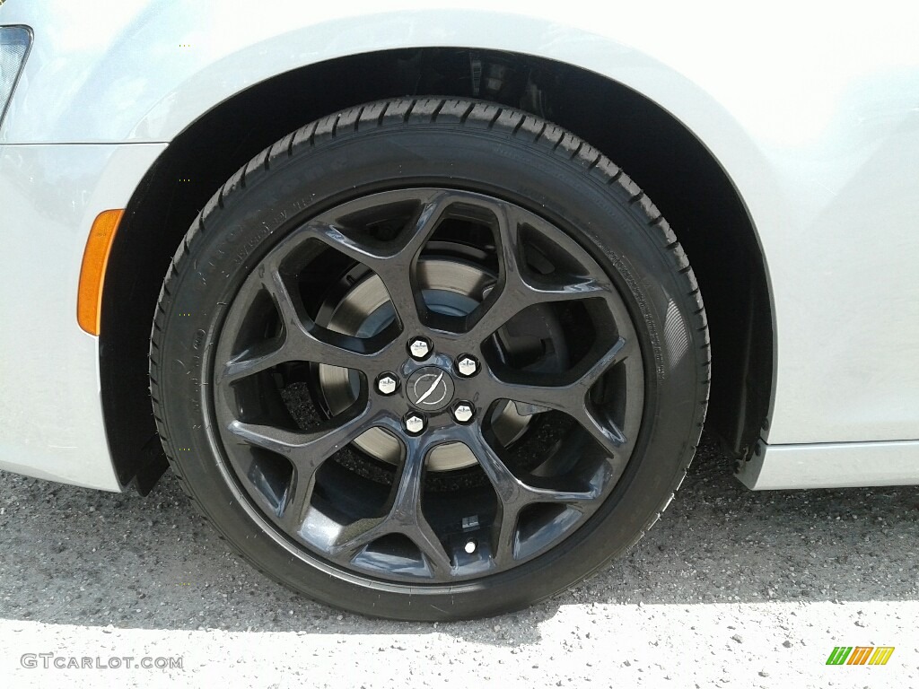 2019 Chrysler 300 S Wheel Photo #132011006