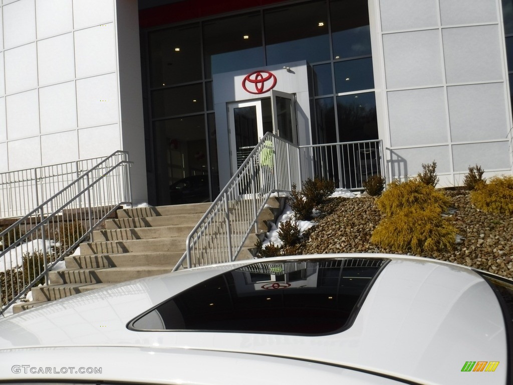 2009 Spectra EX Sedan - Clear White / Gray photo #5