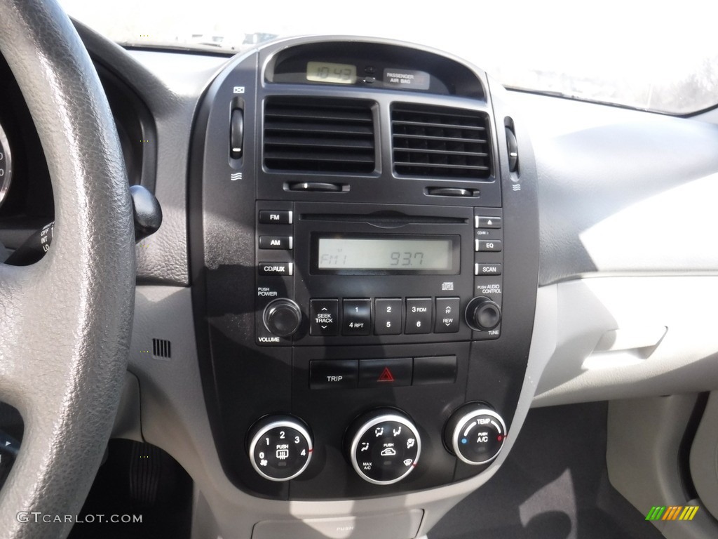 2009 Spectra EX Sedan - Clear White / Gray photo #16