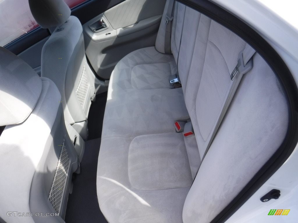 2009 Spectra EX Sedan - Clear White / Gray photo #17