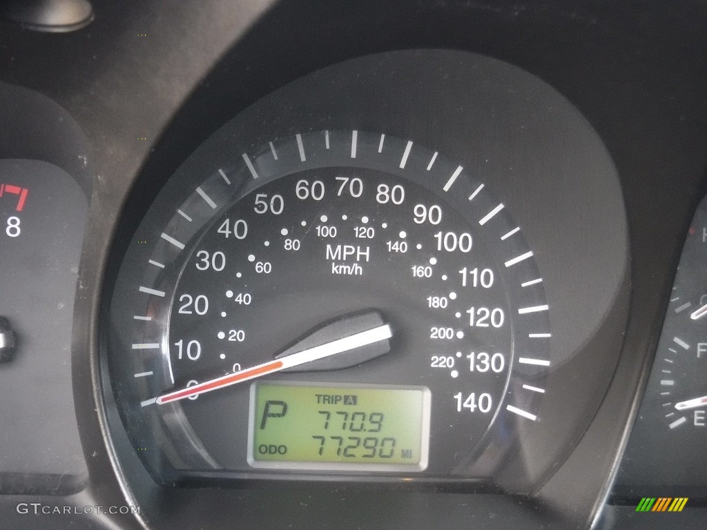 2009 Spectra EX Sedan - Clear White / Gray photo #20