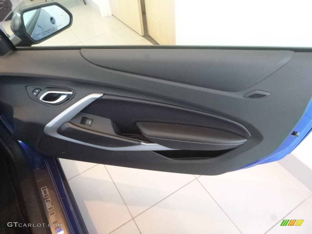 2018 Chevrolet Camaro SS Coupe Jet Black Door Panel Photo #132022339