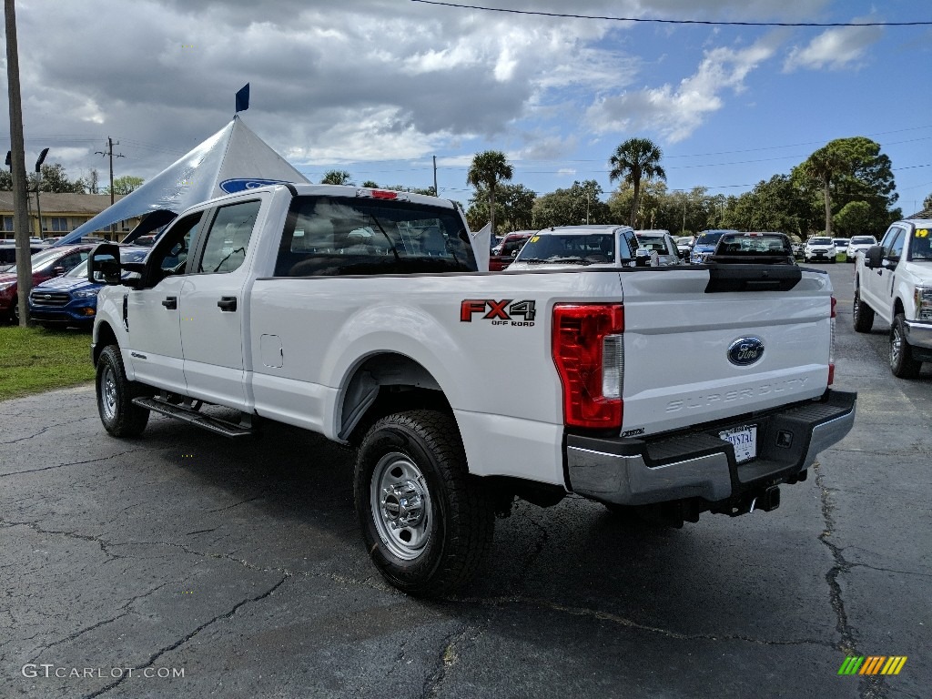 2019 F350 Super Duty XL Crew Cab 4x4 - Oxford White / Earth Gray photo #3