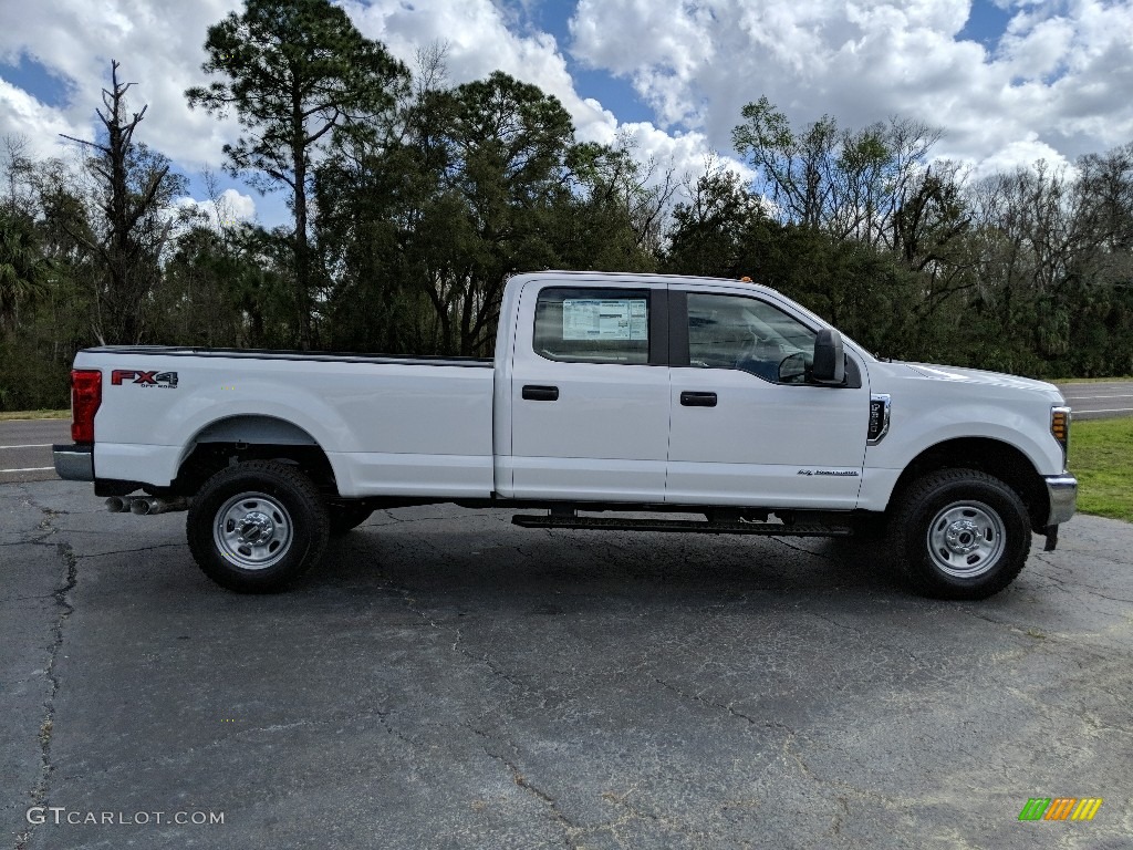 2019 F350 Super Duty XL Crew Cab 4x4 - Oxford White / Earth Gray photo #6