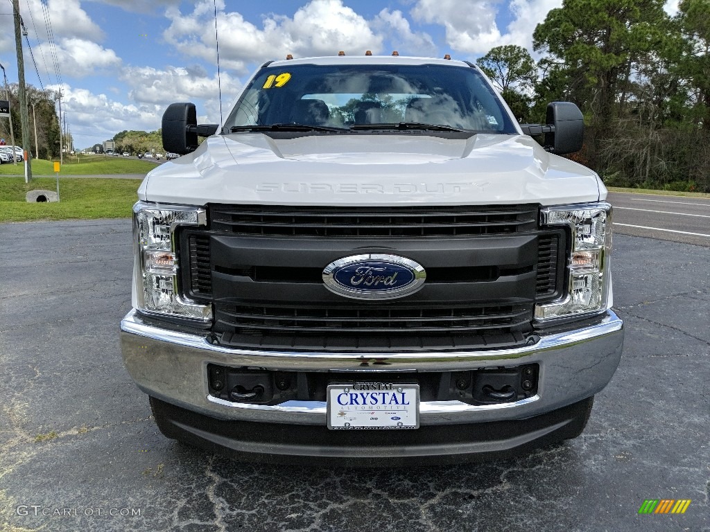 2019 F350 Super Duty XL Crew Cab 4x4 - Oxford White / Earth Gray photo #8