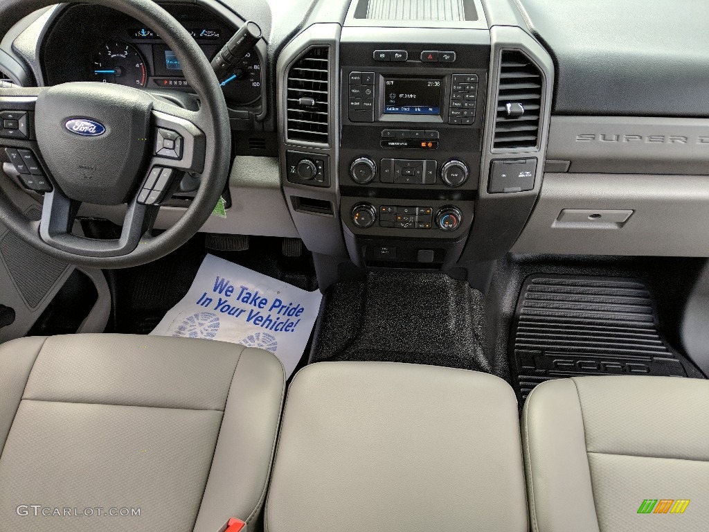 2019 F350 Super Duty XL Crew Cab 4x4 - Oxford White / Earth Gray photo #13