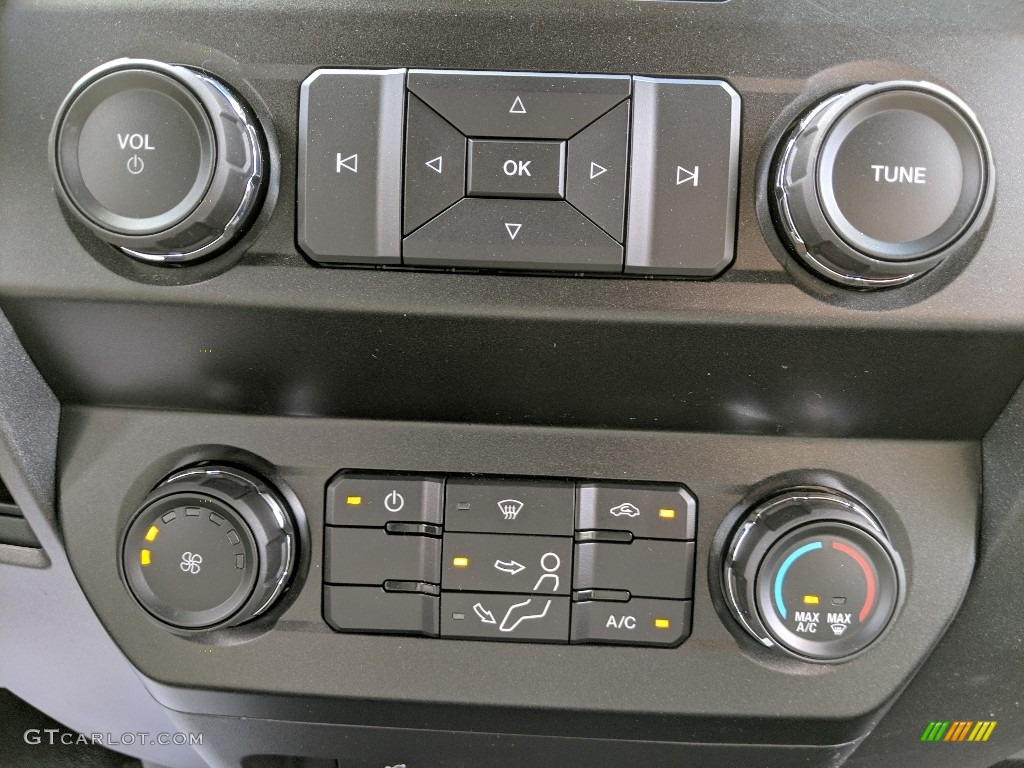 2019 F350 Super Duty XL Crew Cab 4x4 - Oxford White / Earth Gray photo #16