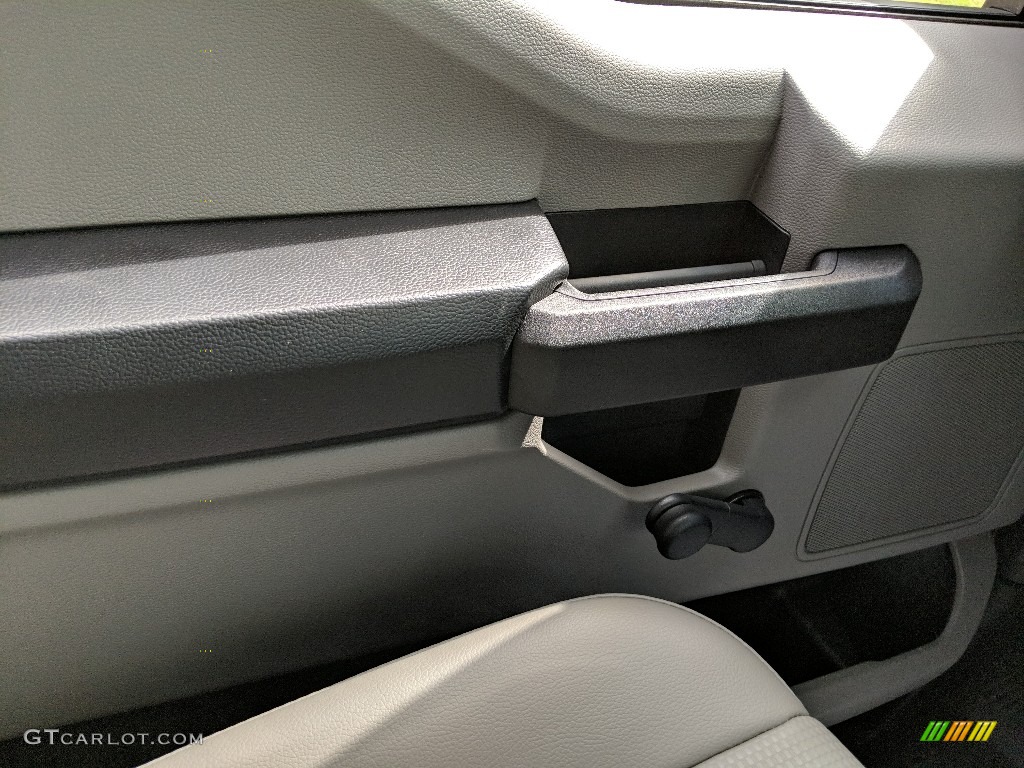 2019 F350 Super Duty XL Crew Cab 4x4 - Oxford White / Earth Gray photo #17