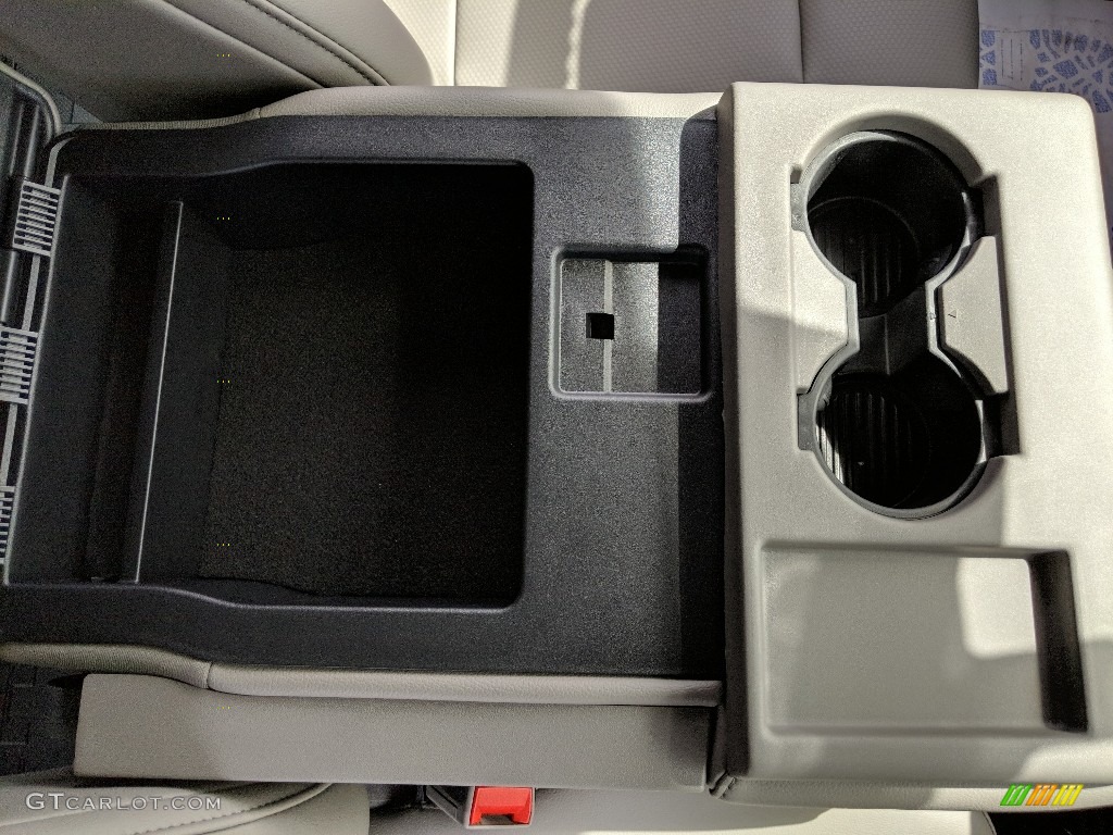 2019 F350 Super Duty XL Crew Cab 4x4 - Oxford White / Earth Gray photo #18