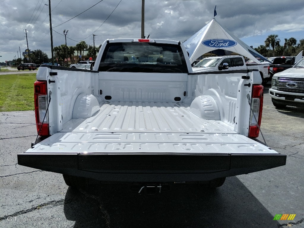 2019 F350 Super Duty XL Crew Cab 4x4 - Oxford White / Earth Gray photo #19