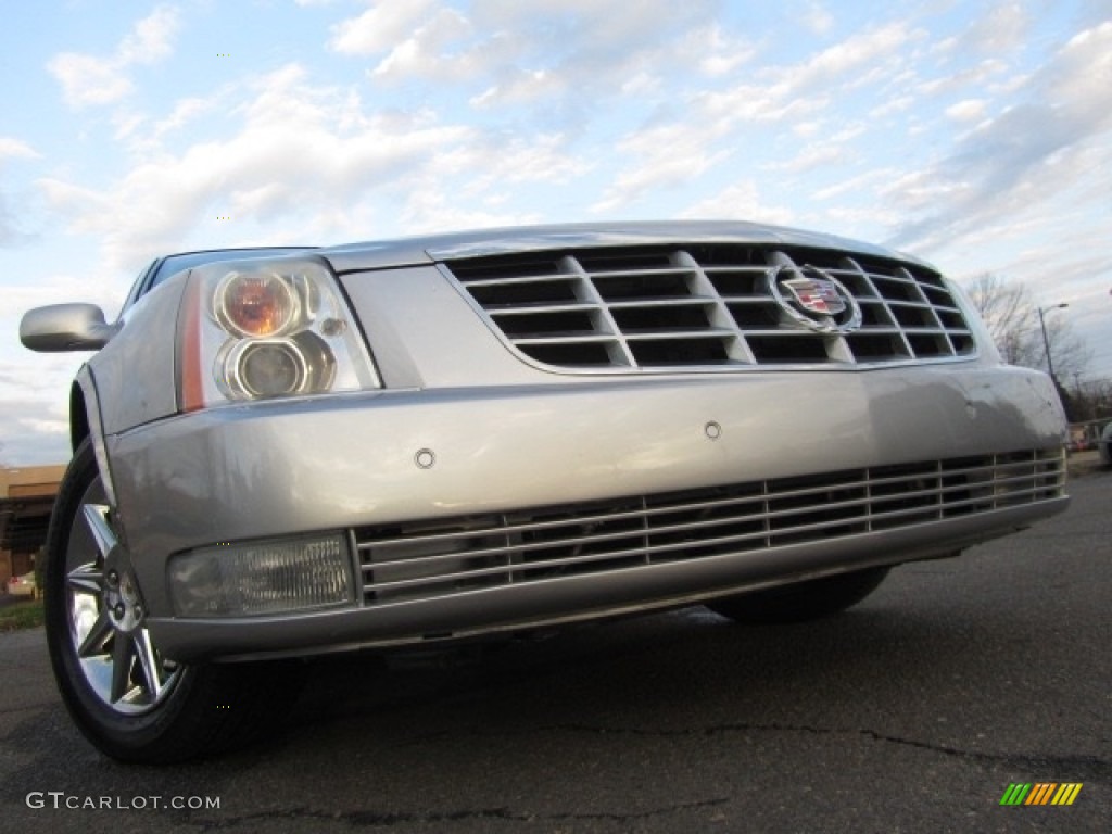 2010 DTS Luxury - Radiant Silver / Titanium/Dark Titanium photo #1