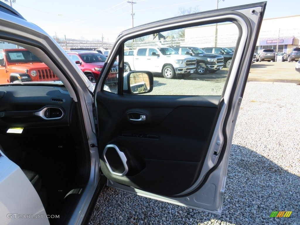 2019 Renegade Latitude 4x4 - Glacier Metallic / Black photo #29