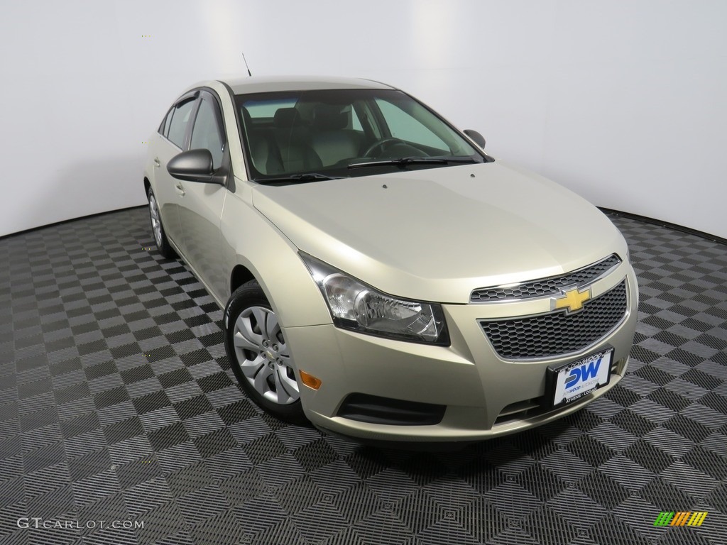 2012 Cruze LS - Gold Mist Metallic / Jet Black/Medium Titanium photo #4