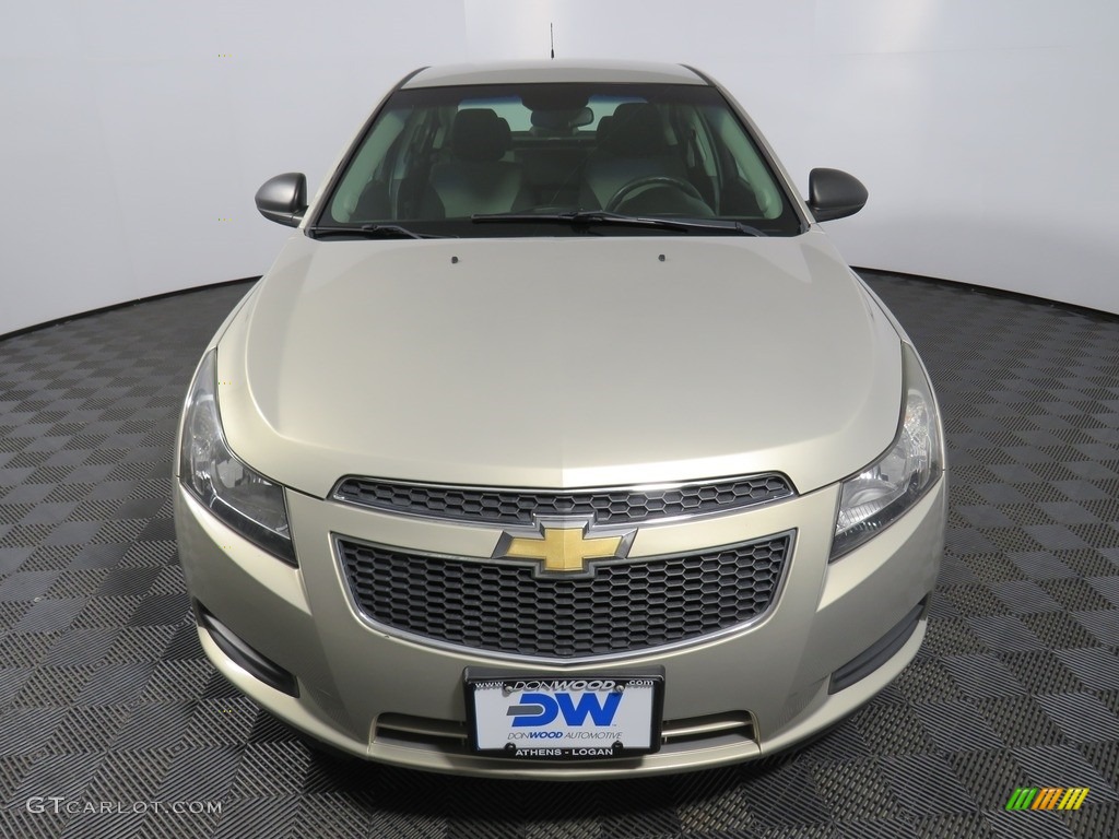 2012 Cruze LS - Gold Mist Metallic / Jet Black/Medium Titanium photo #5