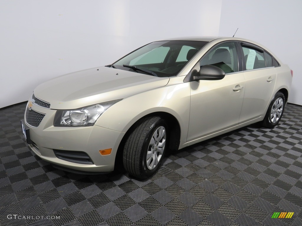 2012 Cruze LS - Gold Mist Metallic / Jet Black/Medium Titanium photo #9