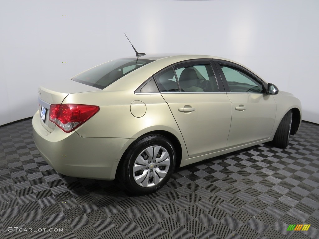 2012 Cruze LS - Gold Mist Metallic / Jet Black/Medium Titanium photo #18