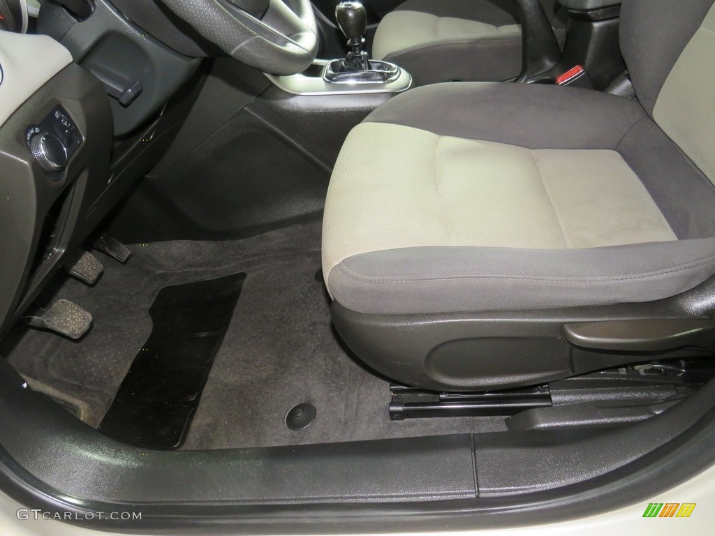 2012 Cruze LS - Gold Mist Metallic / Jet Black/Medium Titanium photo #27