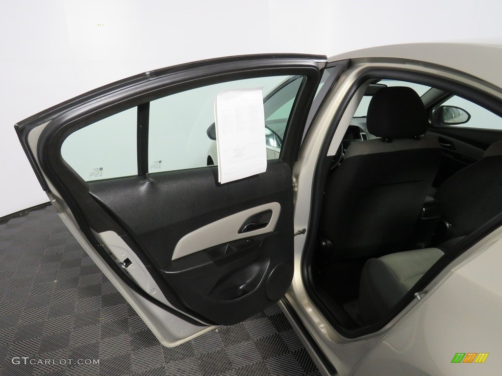 2012 Cruze LS - Gold Mist Metallic / Jet Black/Medium Titanium photo #30