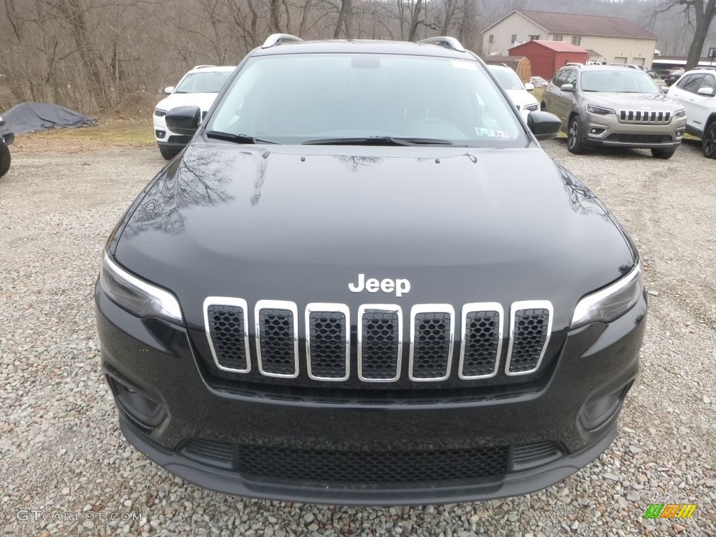 2019 Cherokee Latitude Plus 4x4 - Diamond Black Crystal Pearl / Black photo #8