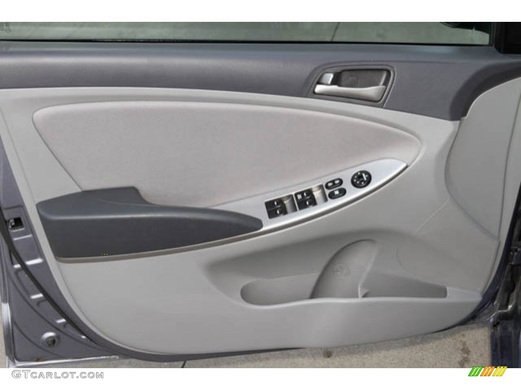 2016 Accent SE Sedan - Triathlon Gray / Gray photo #24