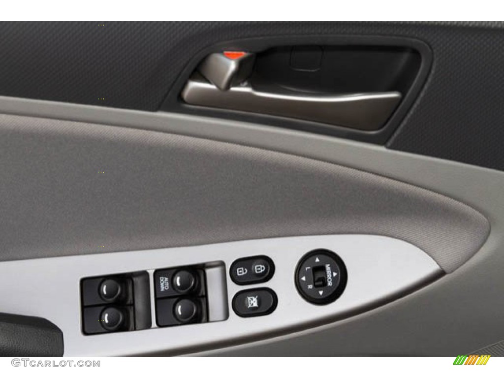 2016 Accent SE Sedan - Triathlon Gray / Gray photo #25