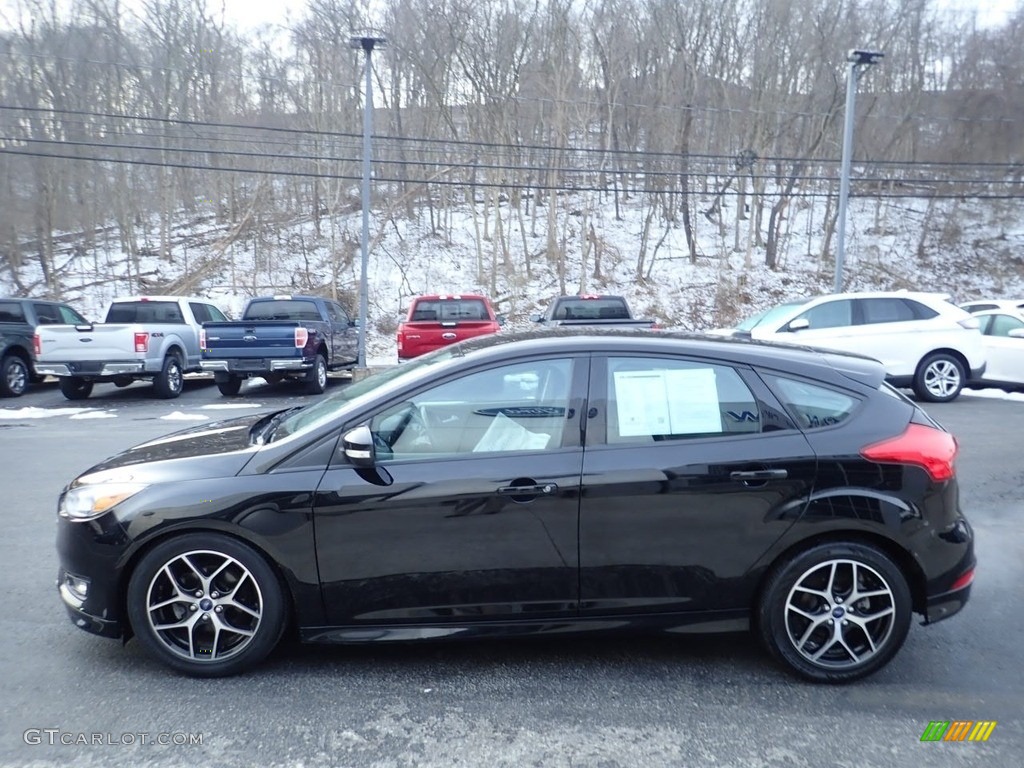 2016 Focus SE Hatch - Shadow Black / Charcoal Black photo #6