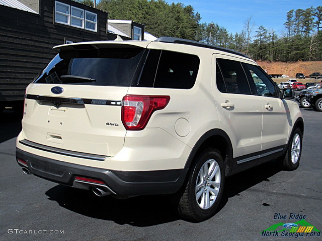 2018 Explorer XLT 4WD - Platinum Dune / Medium Stone photo #5