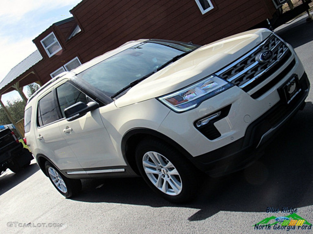 2018 Explorer XLT 4WD - Platinum Dune / Medium Stone photo #32