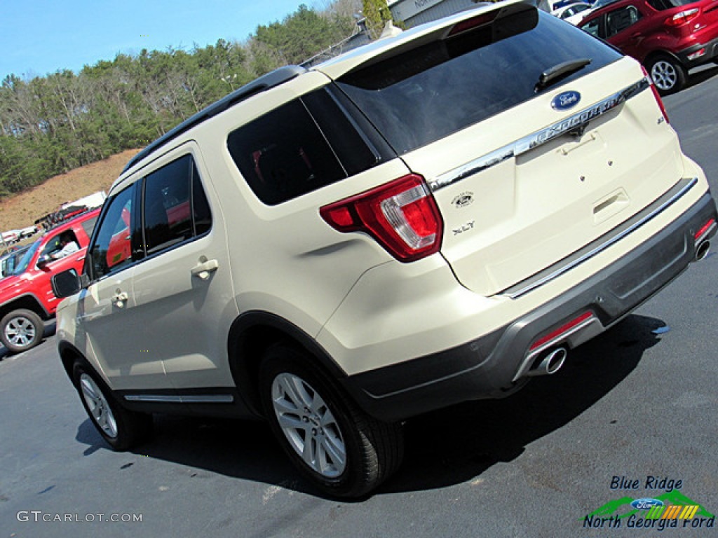 2018 Explorer XLT 4WD - Platinum Dune / Medium Stone photo #34