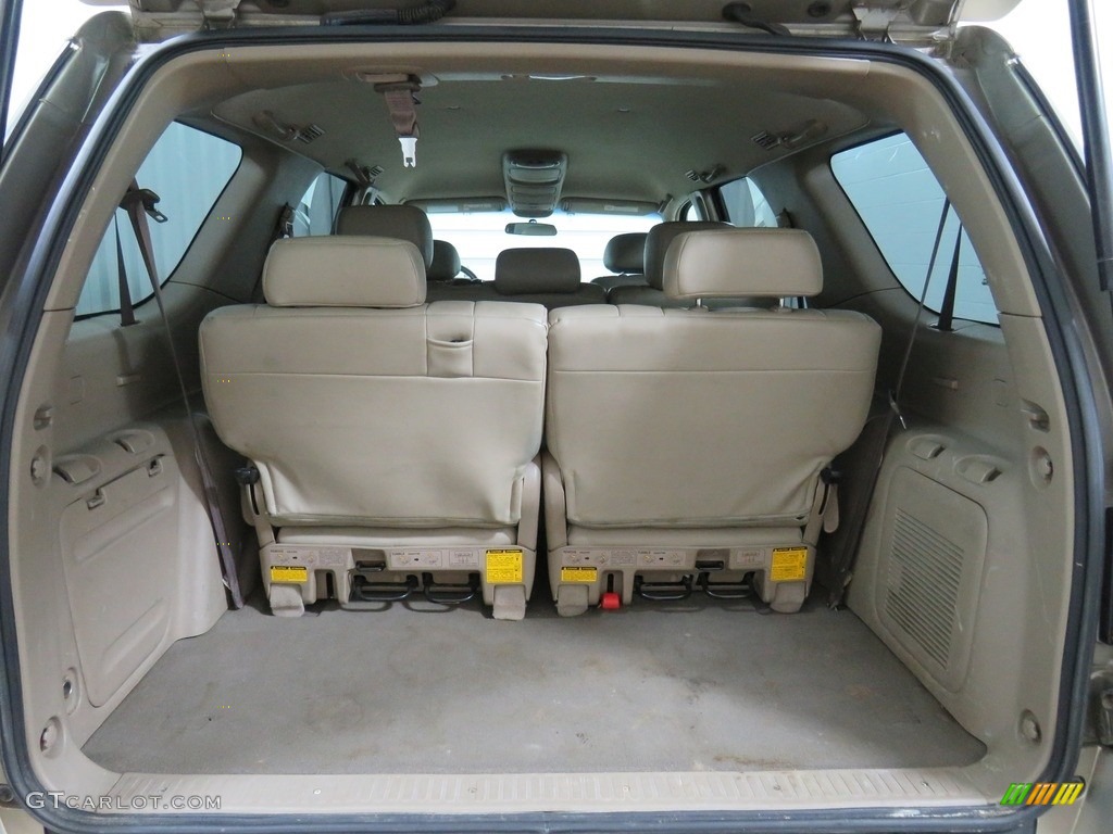 2004 Sequoia SR5 4x4 - Desert Sand Mica / Charcoal photo #11