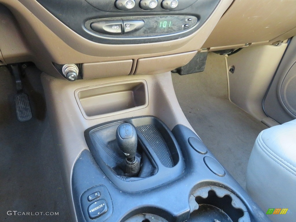 2004 Sequoia SR5 4x4 - Desert Sand Mica / Charcoal photo #20