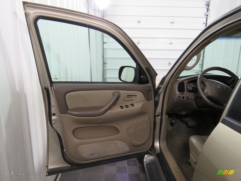 2004 Sequoia SR5 4x4 - Desert Sand Mica / Charcoal photo #23