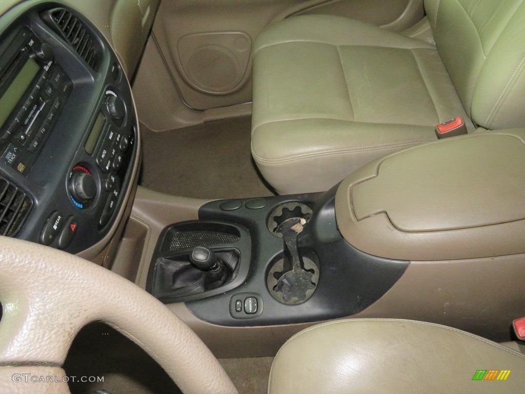2004 Sequoia SR5 4x4 - Desert Sand Mica / Charcoal photo #27