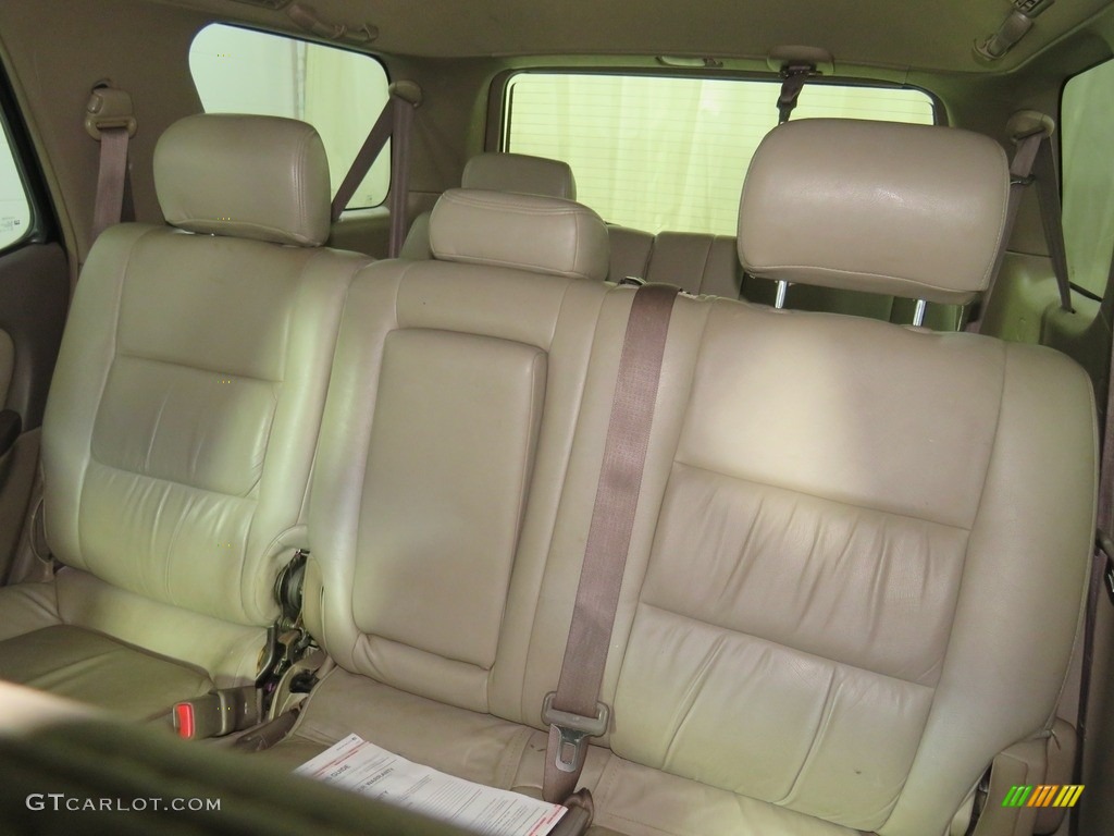 2004 Sequoia SR5 4x4 - Desert Sand Mica / Charcoal photo #28