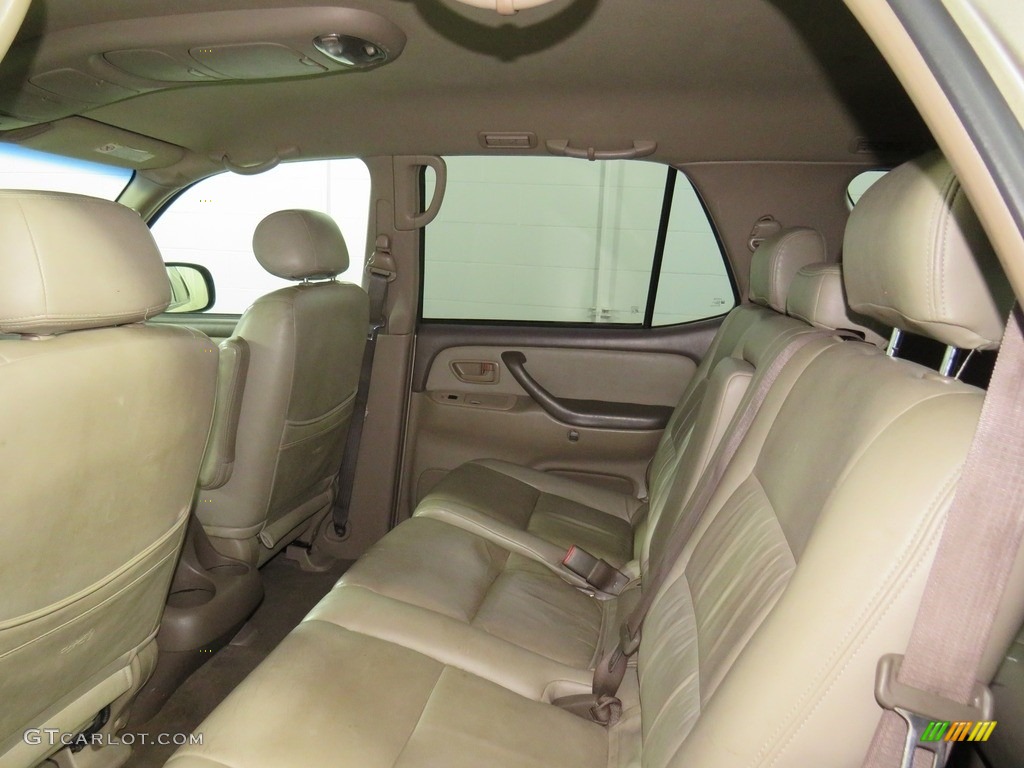 2004 Sequoia SR5 4x4 - Desert Sand Mica / Charcoal photo #30