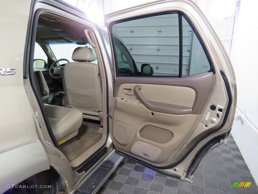 2004 Sequoia SR5 4x4 - Desert Sand Mica / Charcoal photo #33