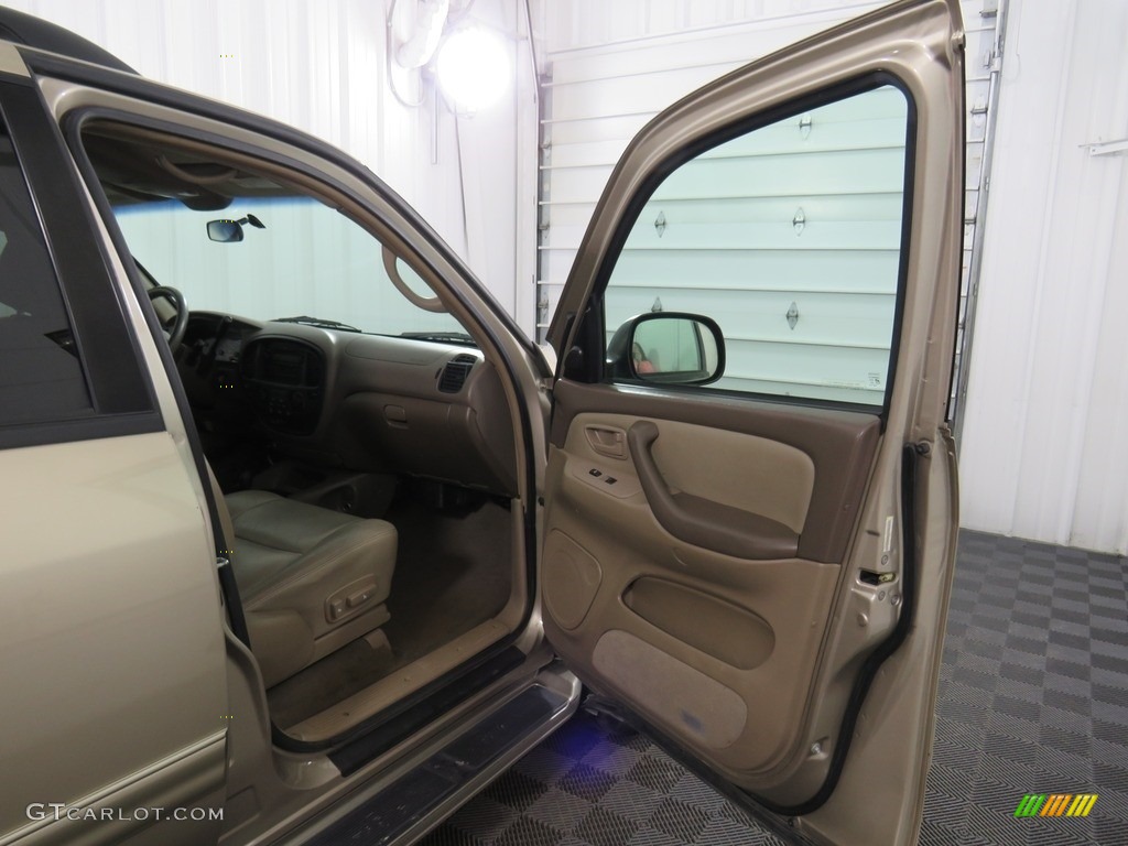 2004 Sequoia SR5 4x4 - Desert Sand Mica / Charcoal photo #35
