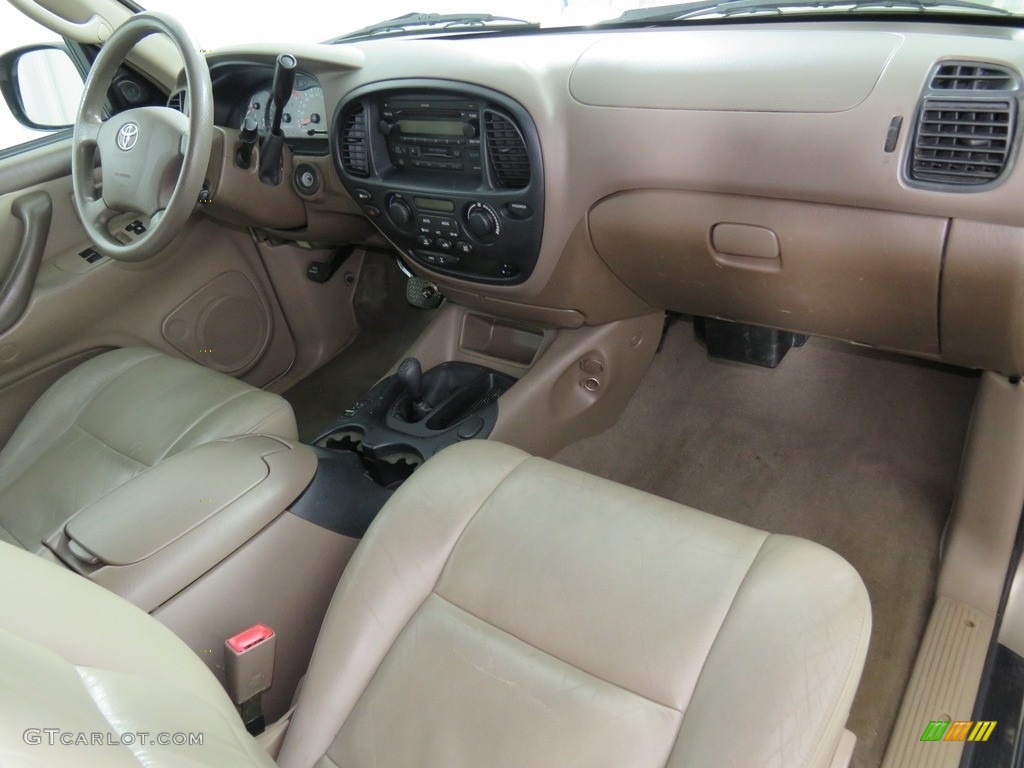 2004 Sequoia SR5 4x4 - Desert Sand Mica / Charcoal photo #37