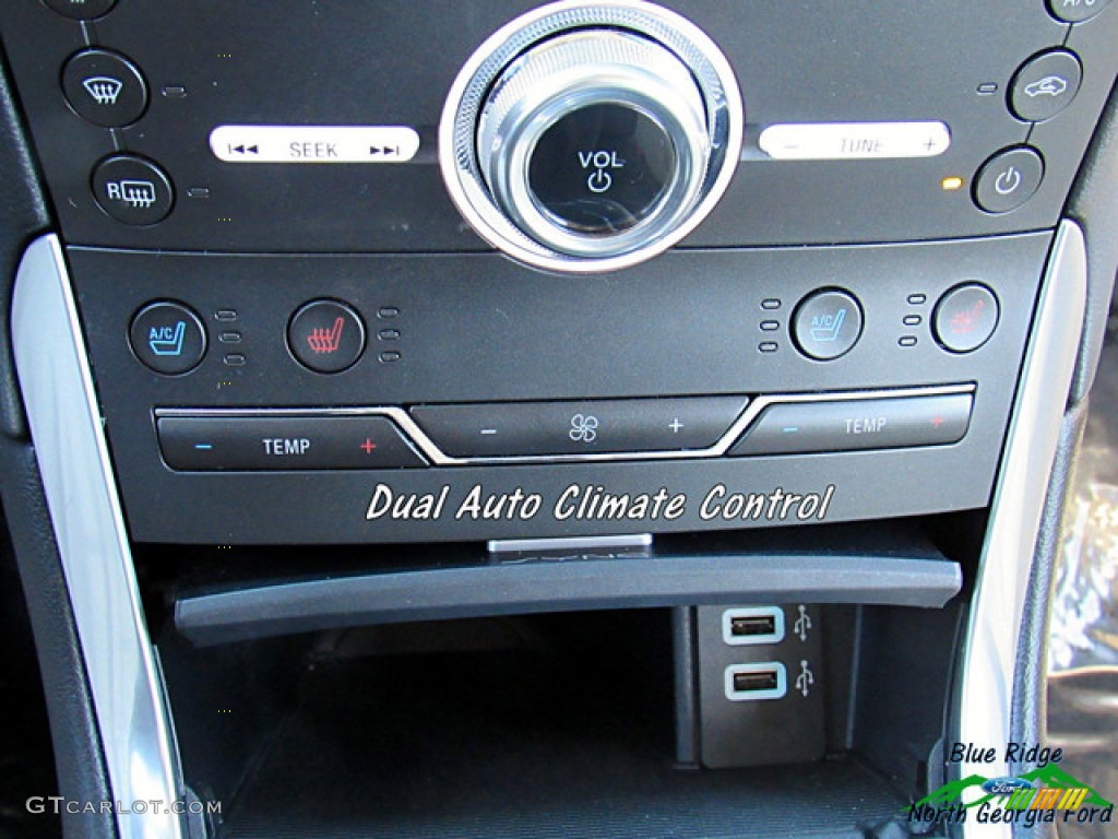 2017 Edge Titanium AWD - Ingot Silver Metallic / Ceramic photo #24