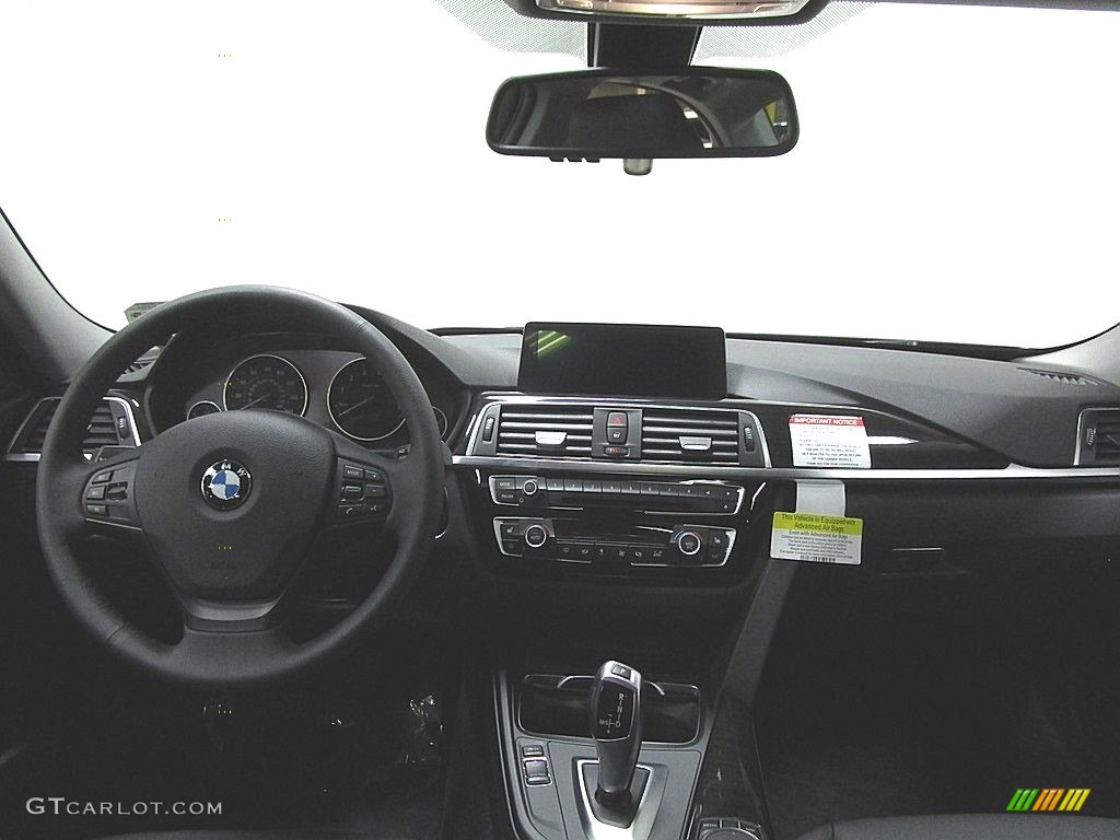 2018 3 Series 320i xDrive Sedan - Black Sapphire Metallic / Black photo #20