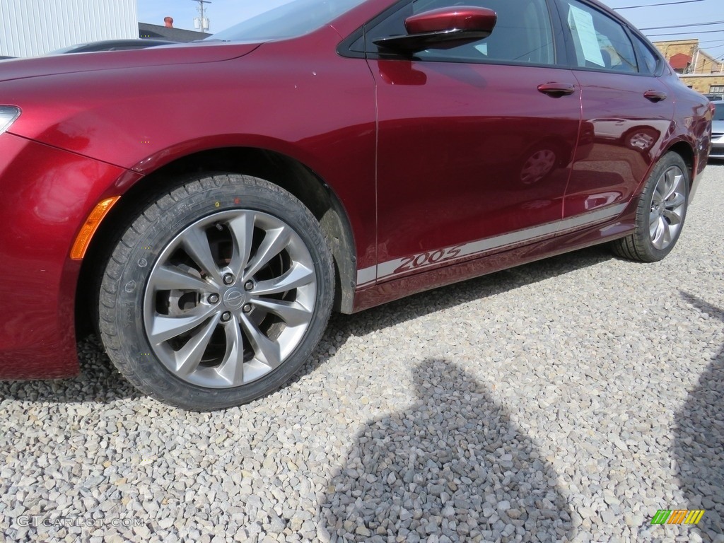 2015 200 S - Velvet Red Pearl / Black photo #6